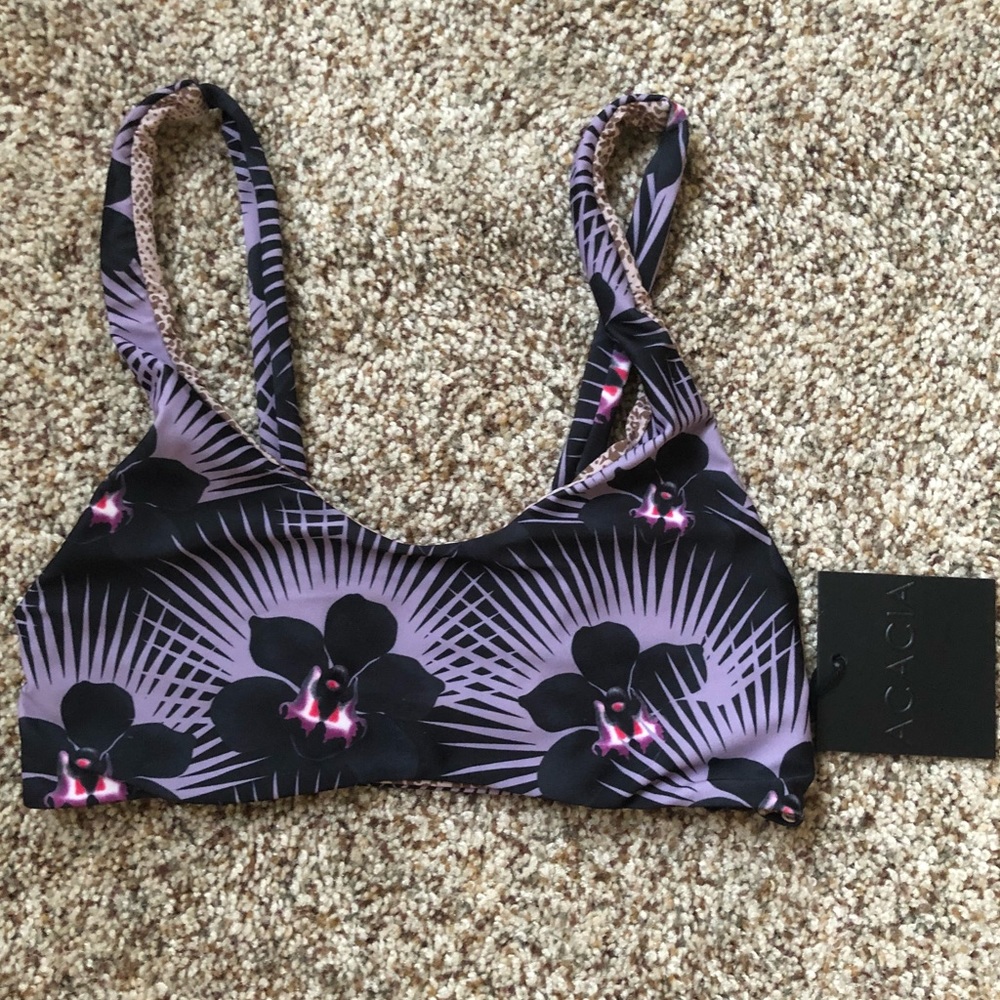 ACACIA KANAIO TOP IN MODERN PACIFIC